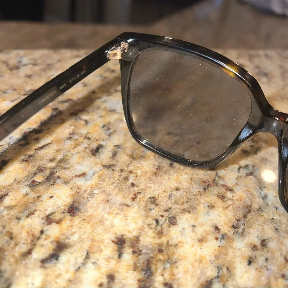 Gucci Black Oversized Women’s Sunglasses - Picture 7 of 7